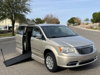2012 Chrysler Town and Country Gold VMI 